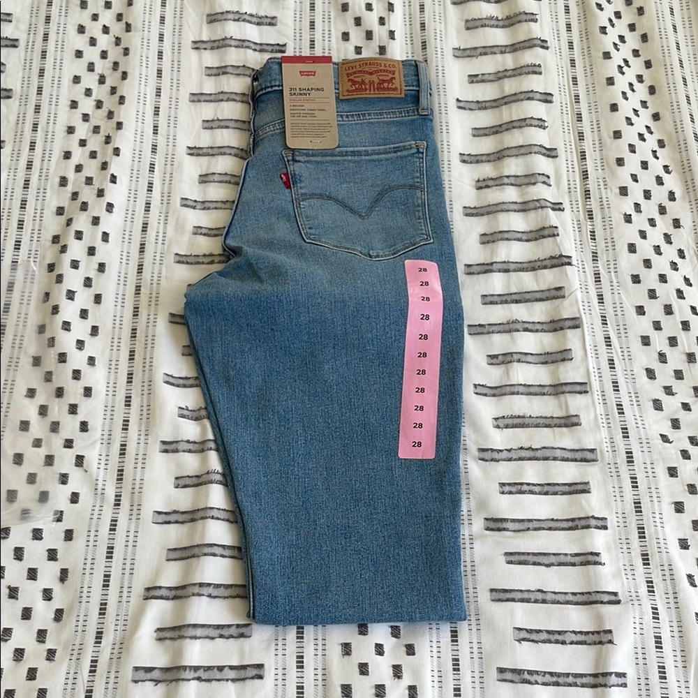 311 Levi's Shaping Skinny